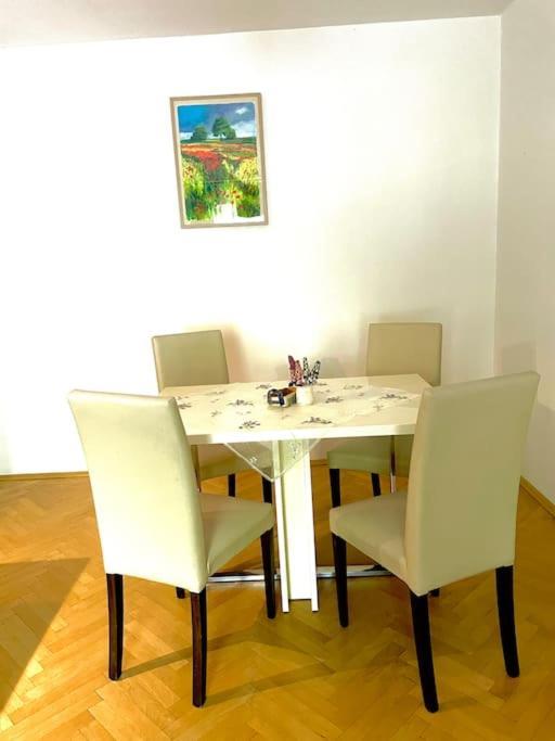 2,5 Izbovy Apartman V Ruzinove S Parkovanim Zdarma Pressburg Exterior foto